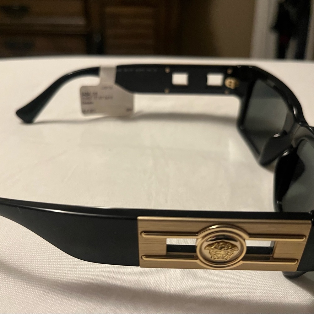 Black Rectangular Sunglasses - image 4